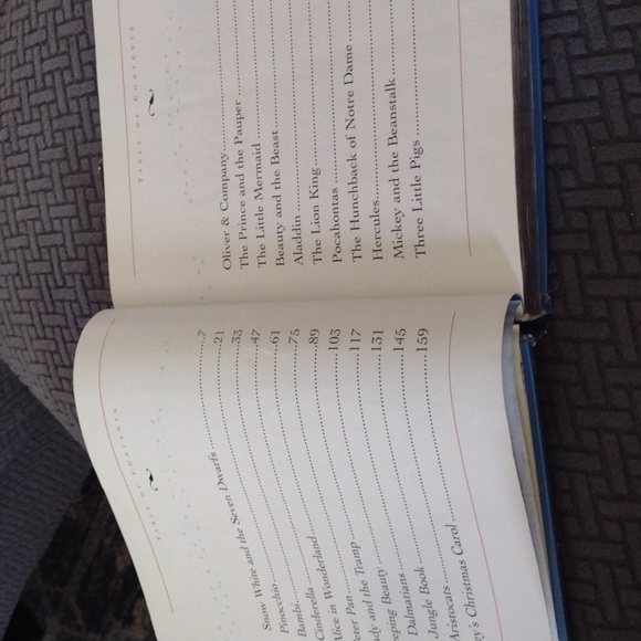 Classic Disney Storybook Collection - Picture 5 of 6